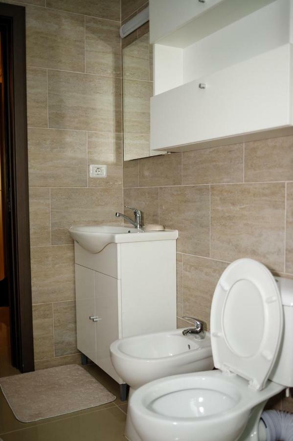 Apartament The Best Comfort นาโวดาริ ภายนอก รูปภาพ