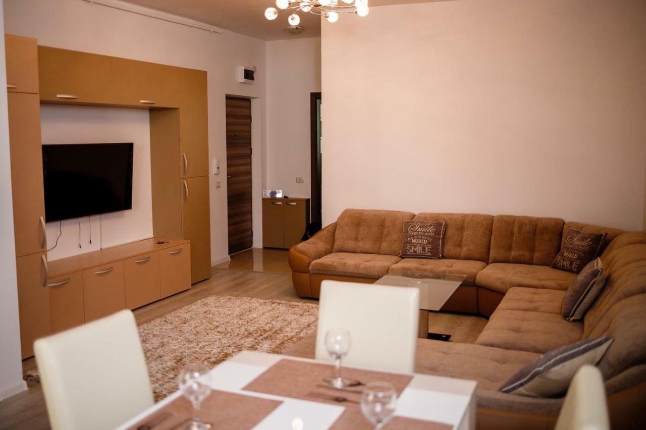Apartament The Best Comfort นาโวดาริ ภายนอก รูปภาพ